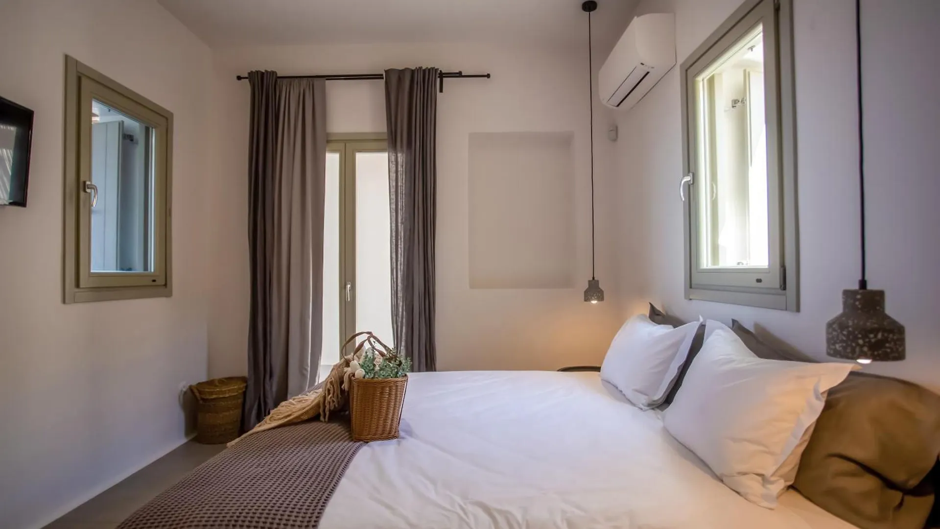 Aura Seaview Sunset Pool Villa W Night Security Guard - Six Bedrooms Fanari  Grécia