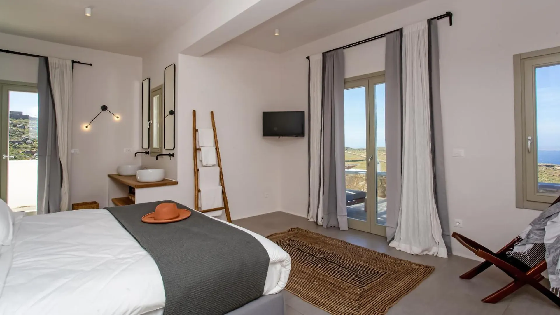 Aura Seaview Sunset Pool Villa W Night Security Guard - Six Bedrooms Fanari  0*, Fanari (Mykonos) Grécia